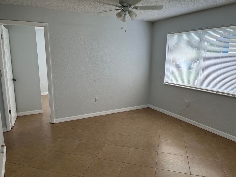 For Rent: $1,600 (2 beds, 1 baths, 1248 Square Feet)