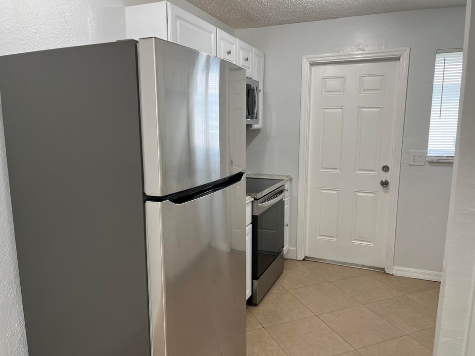 For Rent: $1,600 (2 beds, 1 baths, 1248 Square Feet)