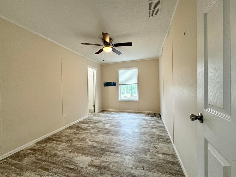 For Sale: $245,000 (3 beds, 2 baths, 1620 Square Feet)