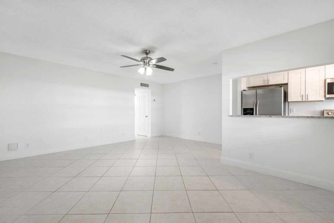 For Sale: $149,900 (1 beds, 1 baths, 720 Square Feet)