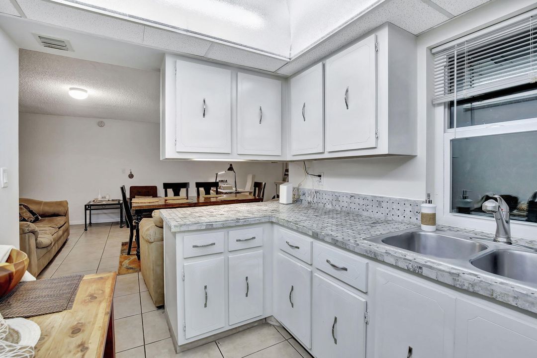 For Sale: $200,000 (2 beds, 2 baths, 873 Square Feet)