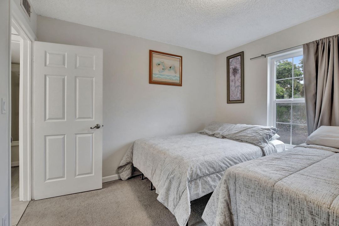 For Sale: $200,000 (2 beds, 2 baths, 873 Square Feet)