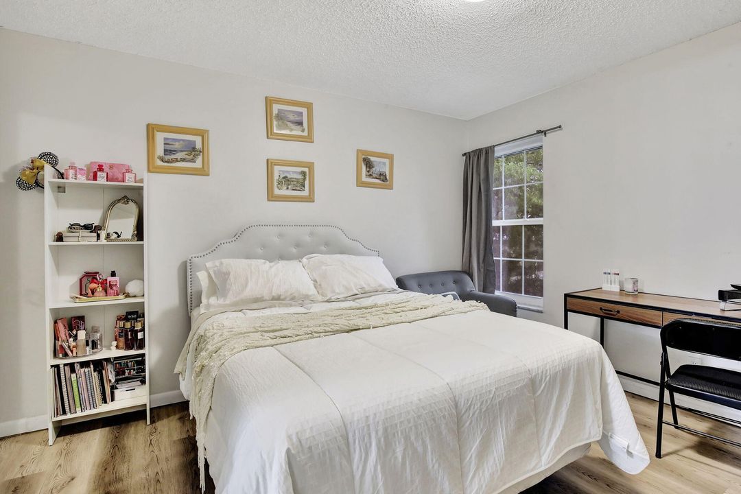 For Sale: $200,000 (2 beds, 2 baths, 873 Square Feet)