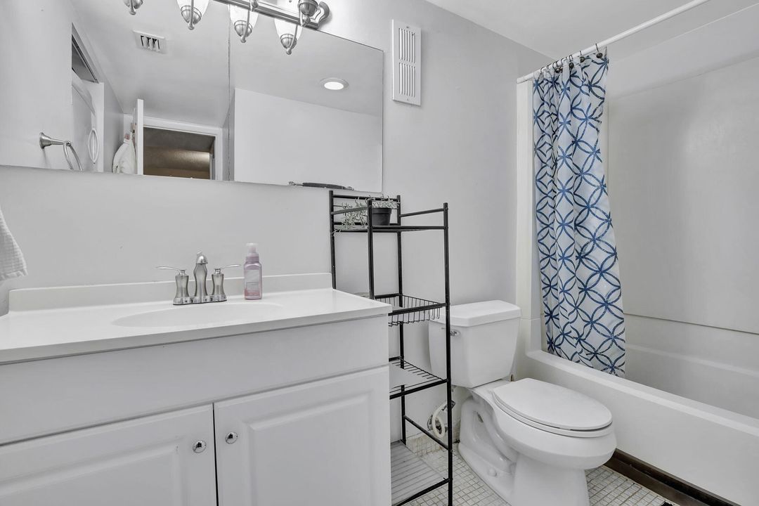 For Sale: $200,000 (2 beds, 2 baths, 873 Square Feet)