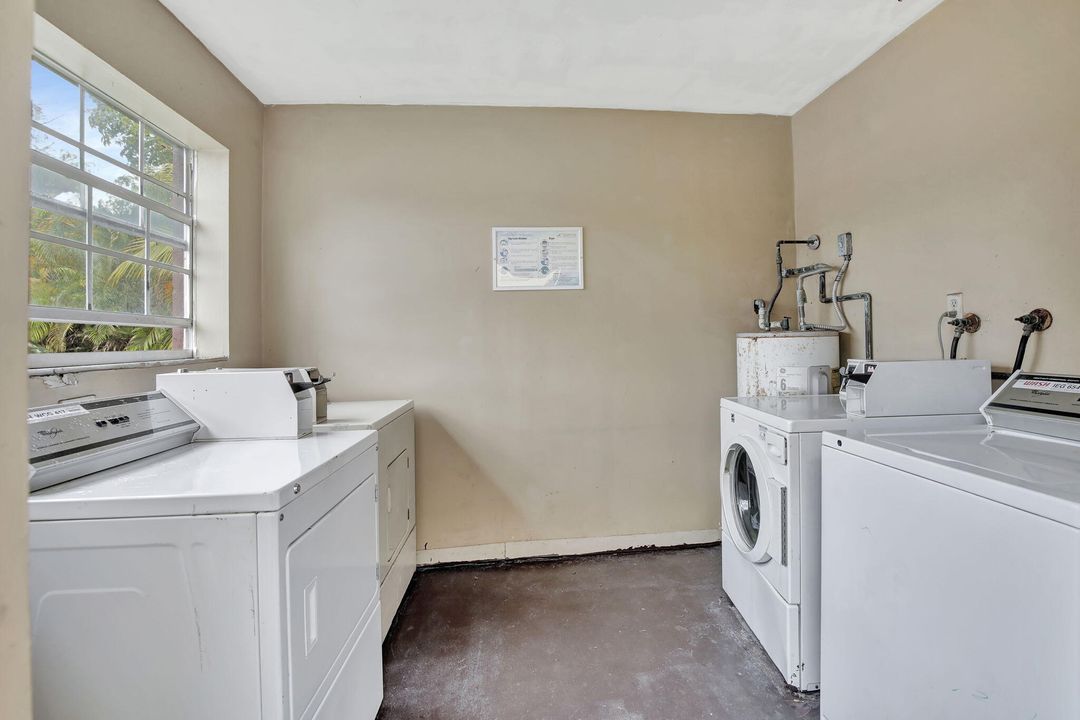 For Sale: $200,000 (2 beds, 2 baths, 873 Square Feet)