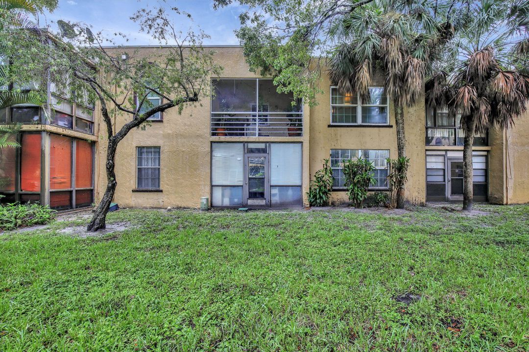 For Sale: $200,000 (2 beds, 2 baths, 873 Square Feet)