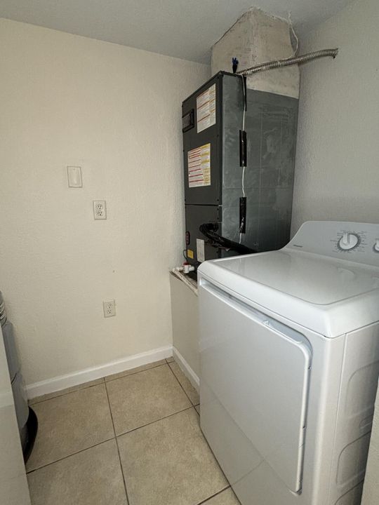 For Sale: $218,900 (2 beds, 2 baths, 1033 Square Feet)