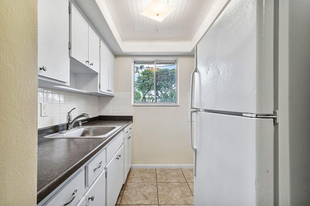 For Rent: $1,800 (1 beds, 1 baths, 564 Square Feet)