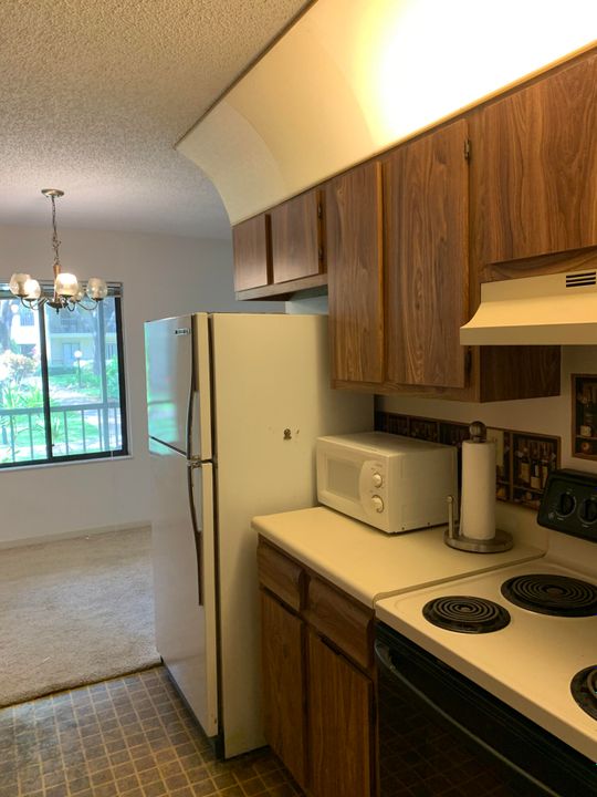 For Sale: $225,000 (1 beds, 1 baths, 864 Square Feet)