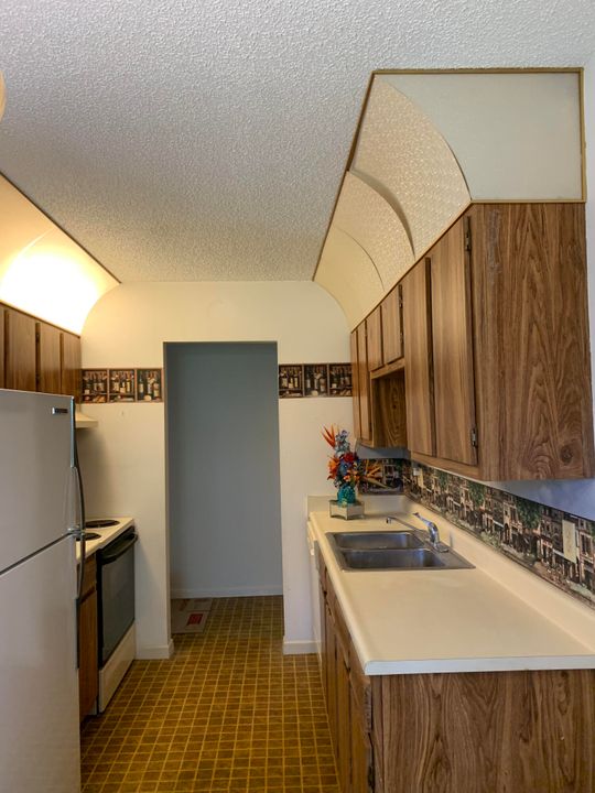 For Sale: $225,000 (1 beds, 1 baths, 864 Square Feet)