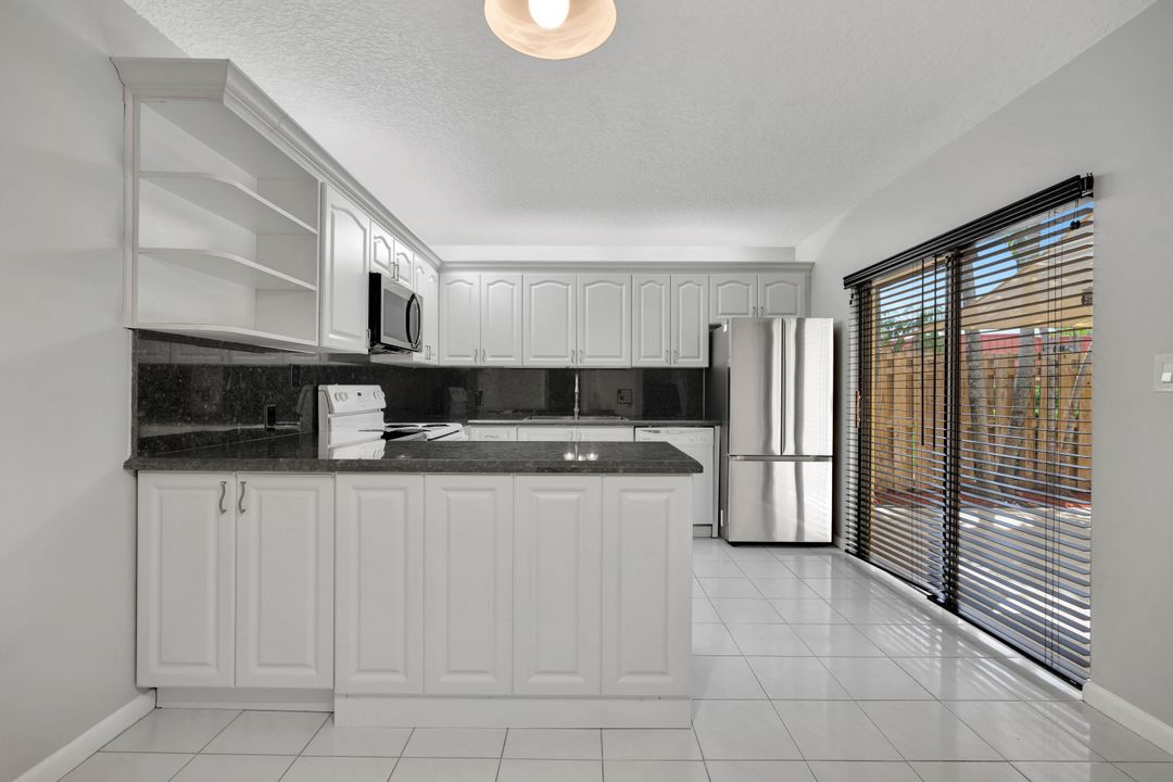 For Sale: $345,000 (2 beds, 2 baths, 1236 Square Feet)