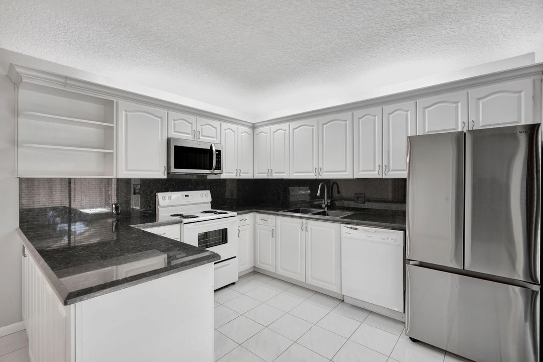 For Sale: $345,000 (2 beds, 2 baths, 1236 Square Feet)