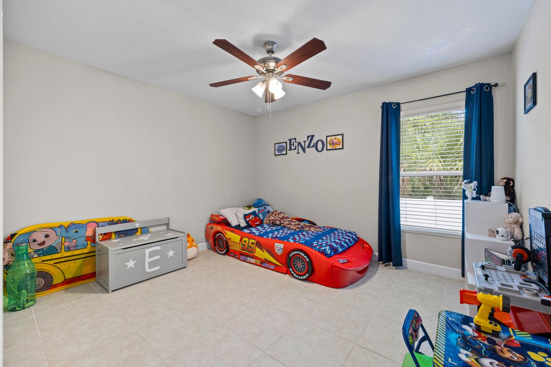 For Sale: $354,900 (4 beds, 2 baths, 1833 Square Feet)