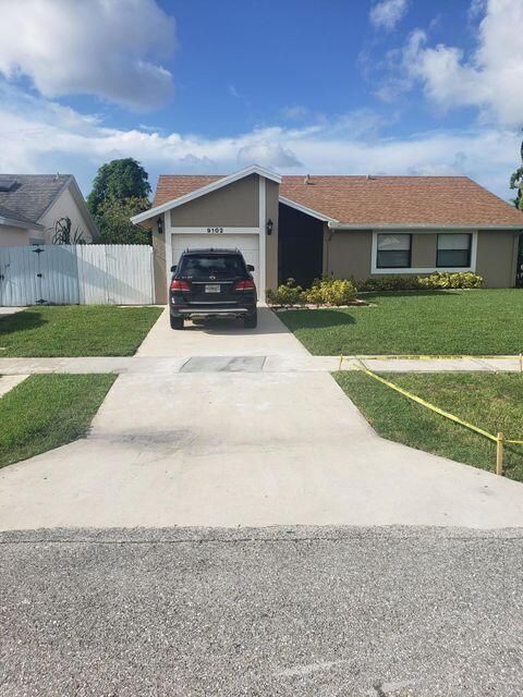 For Rent: $3,800 (3 beds, 2 baths, 1285 Square Feet)