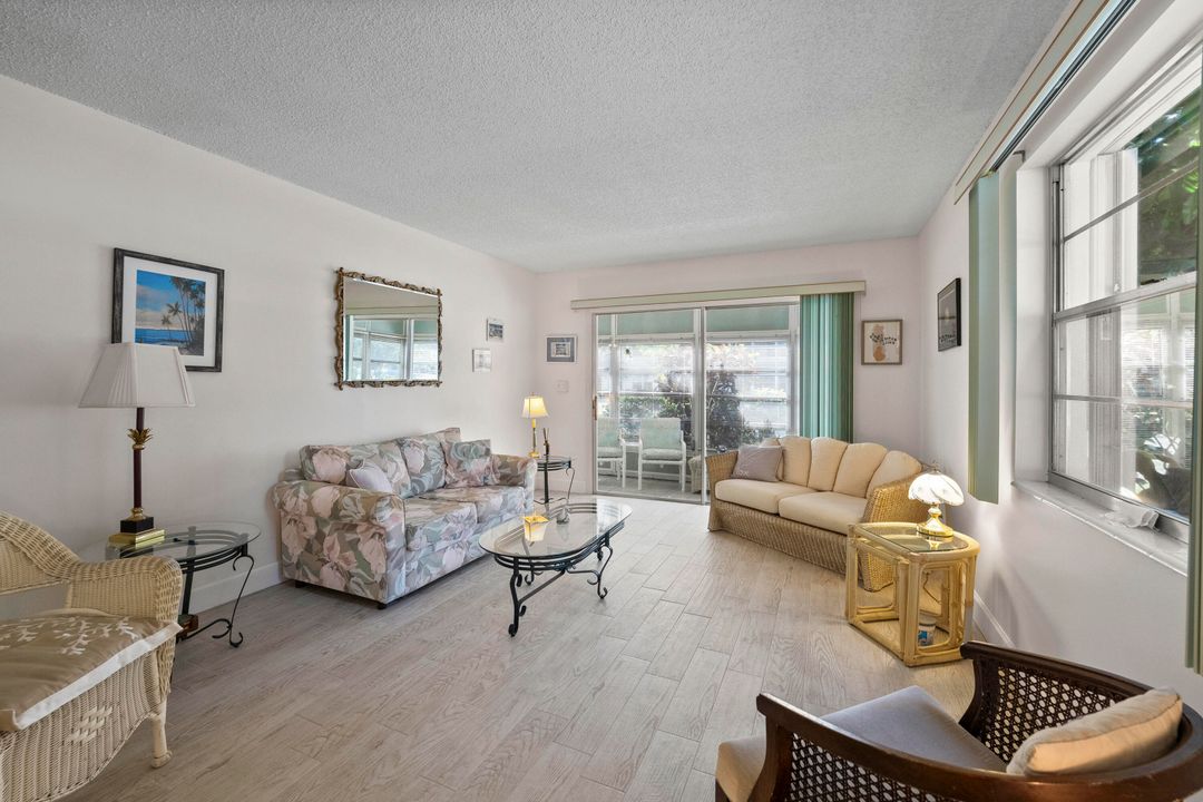 Active With Contract: $1,600 (2 beds, 2 baths, 1089 Square Feet)