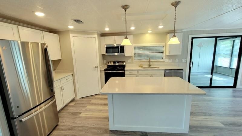 For Sale: $209,990 (2 beds, 2 baths, 1370 Square Feet)