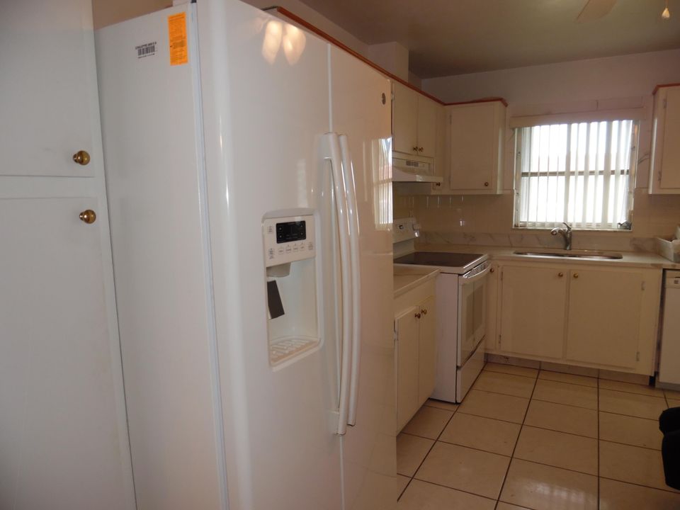 For Rent: $2,050 (2 beds, 2 baths, 1072 Square Feet)