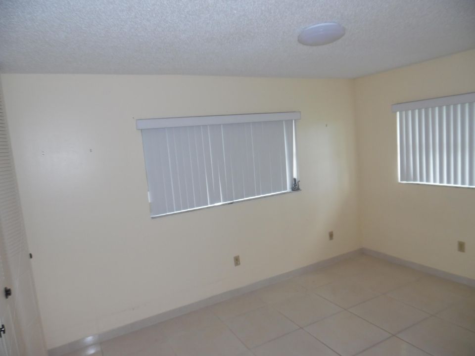 For Rent: $2,050 (2 beds, 2 baths, 1072 Square Feet)