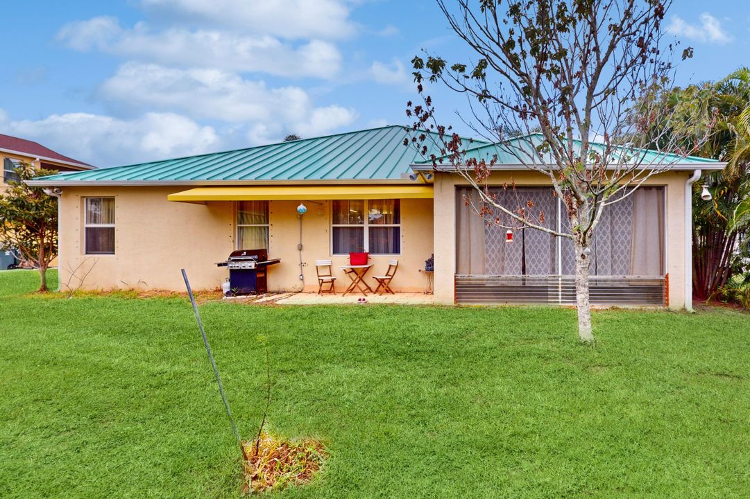 For Sale: $519,000 (4 beds, 2 baths, 2075 Square Feet)