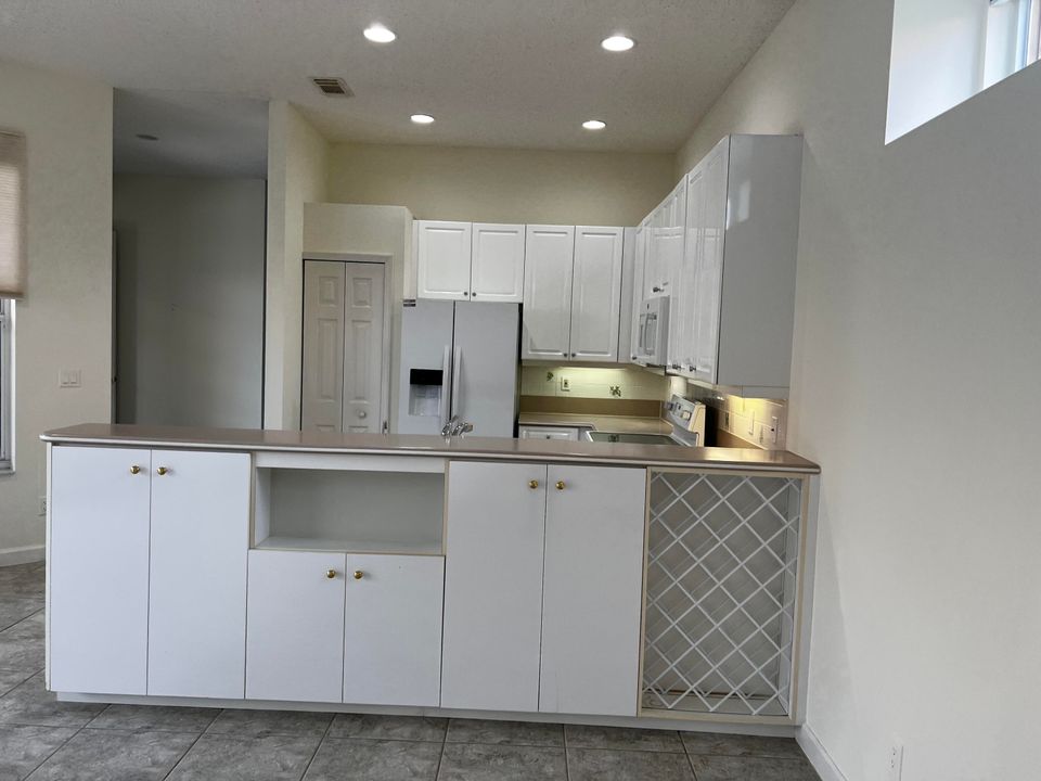 For Rent: $2,750 (3 beds, 3 baths, 1951 Square Feet)