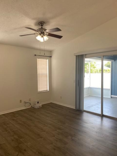 For Sale: $349,000 (3 beds, 2 baths, 1027 Square Feet)