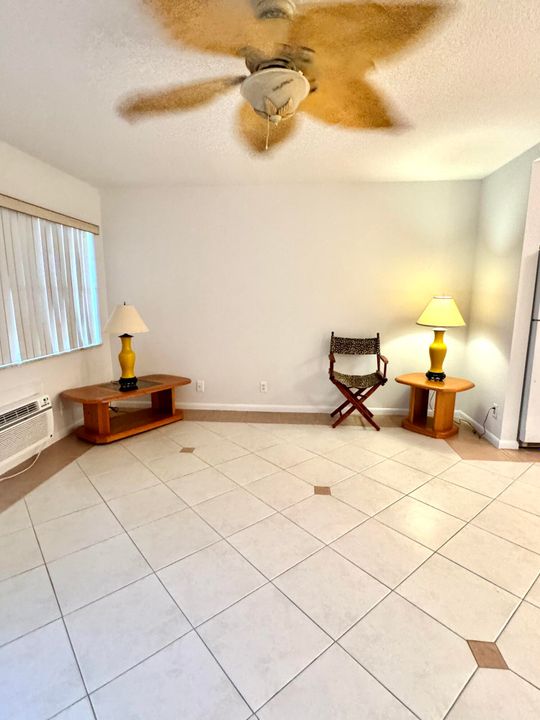 For Sale: $120,000 (1 beds, 1 baths, 532 Square Feet)