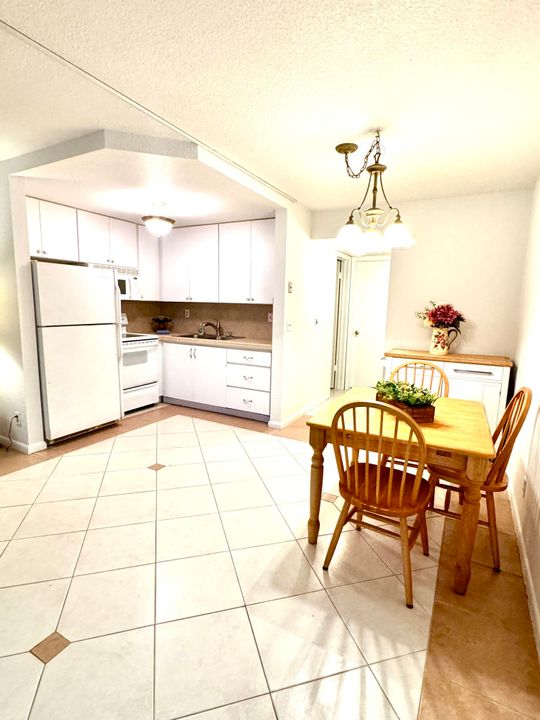 For Sale: $120,000 (1 beds, 1 baths, 532 Square Feet)