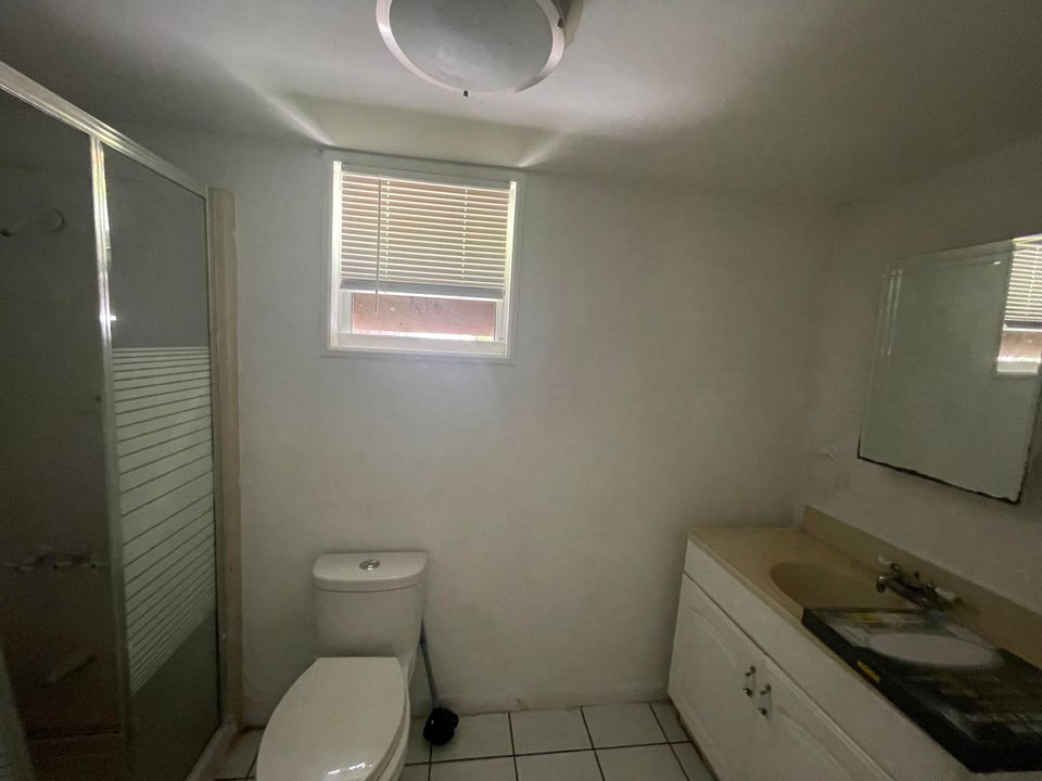 For Rent: $3,000 (3 beds, 2 baths, 944 Square Feet)
