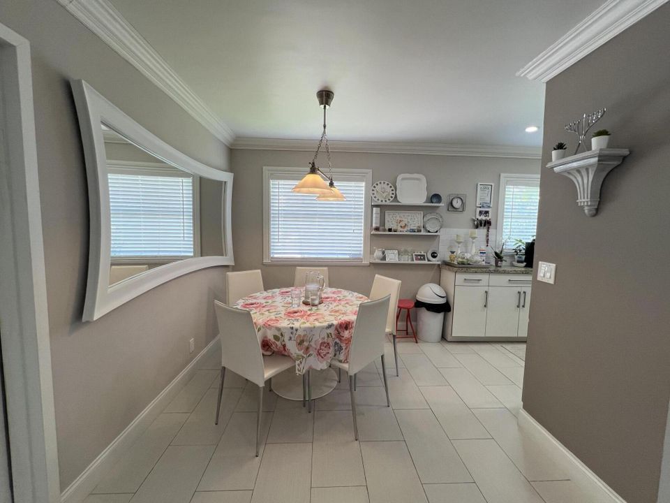 For Sale: $146,500 (2 beds, 2 baths, 880 Square Feet)