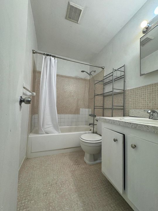 For Rent: $1,799 (1 beds, 1 baths, 589 Square Feet)