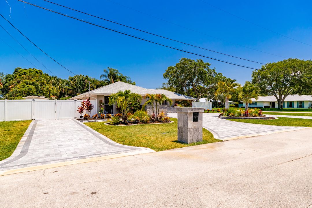 For Sale: $620,000 (4 beds, 2 baths, 2332 Square Feet)