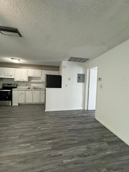 For Rent: $1,799 (1 beds, 1 baths, 589 Square Feet)