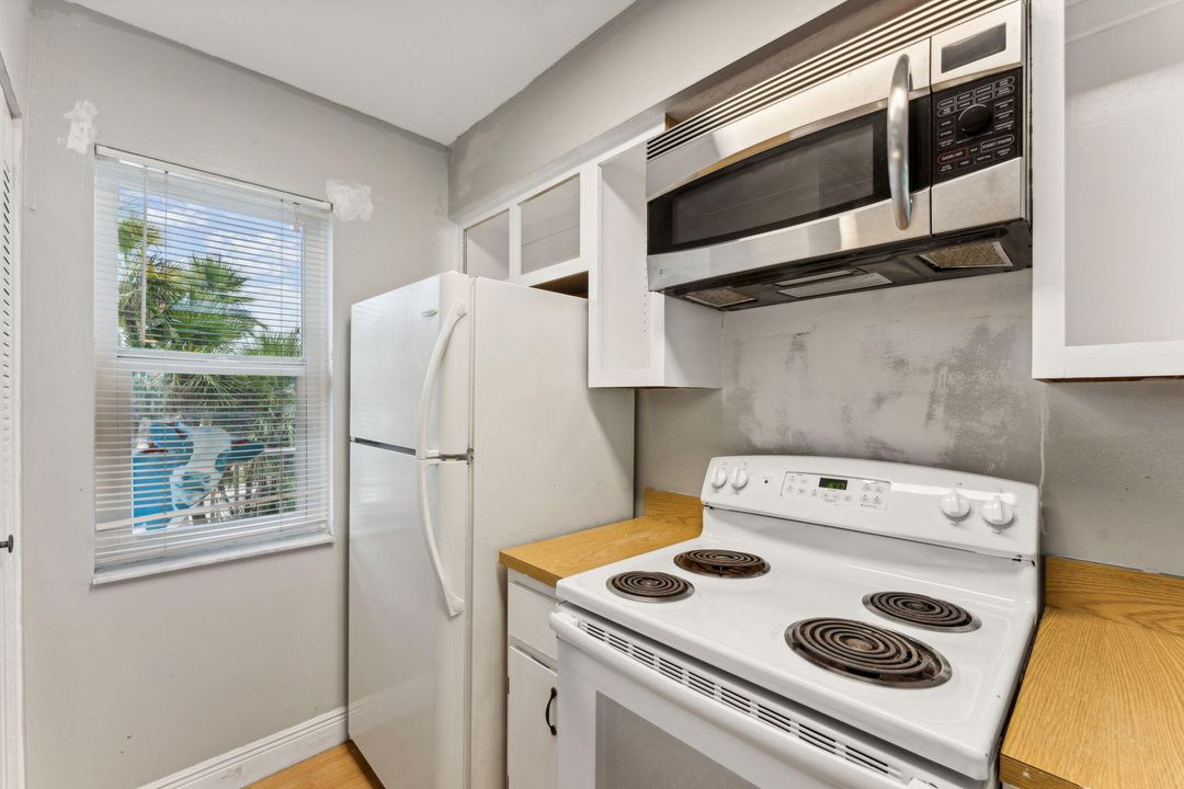 For Sale: $180,000 (2 beds, 2 baths, 770 Square Feet)