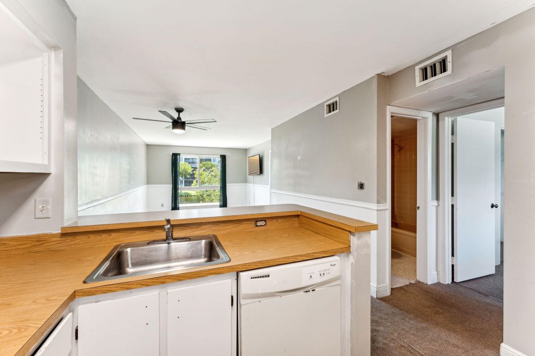 For Sale: $180,000 (2 beds, 2 baths, 770 Square Feet)