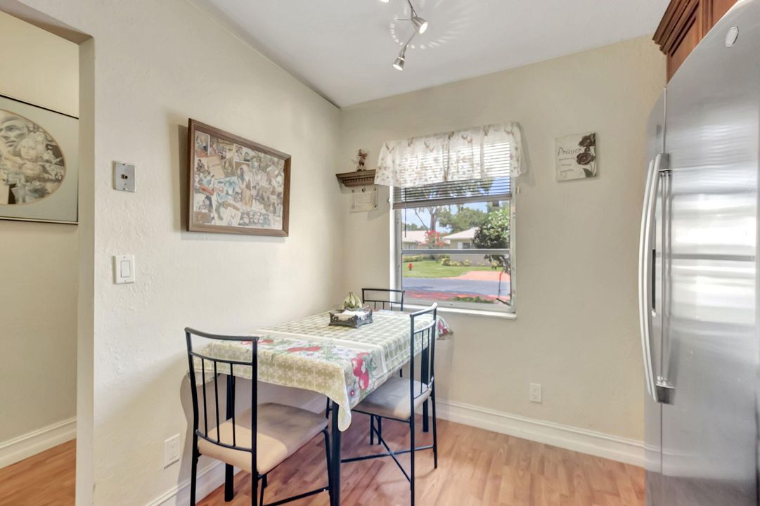 For Sale: $279,000 (2 beds, 2 baths, 1022 Square Feet)