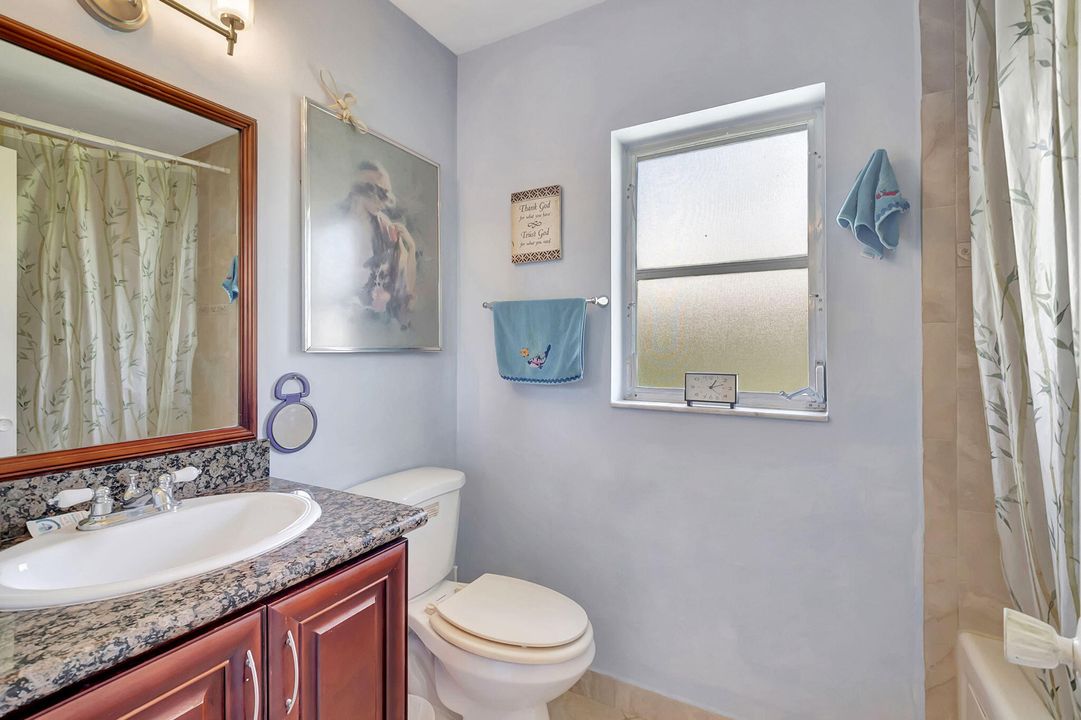 For Sale: $279,000 (2 beds, 2 baths, 1022 Square Feet)