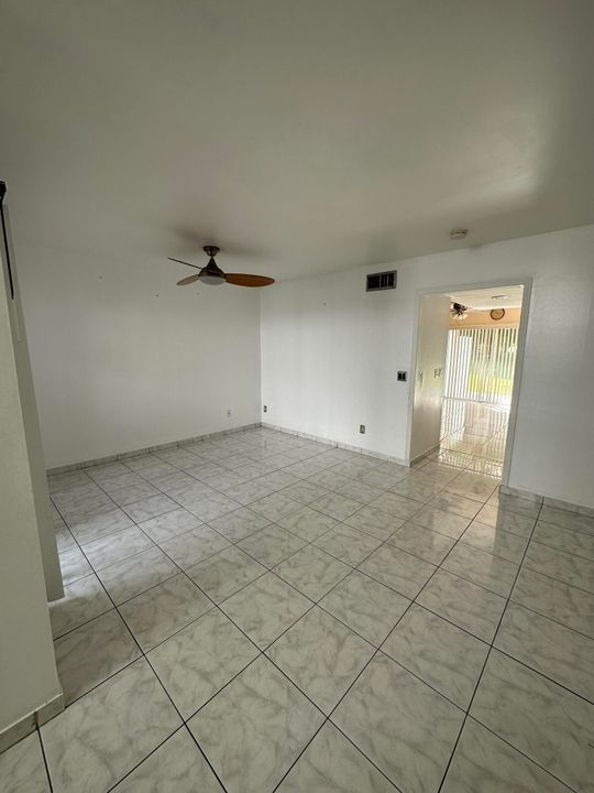 For Rent: $2,200 (2 beds, 1 baths, 1277 Square Feet)