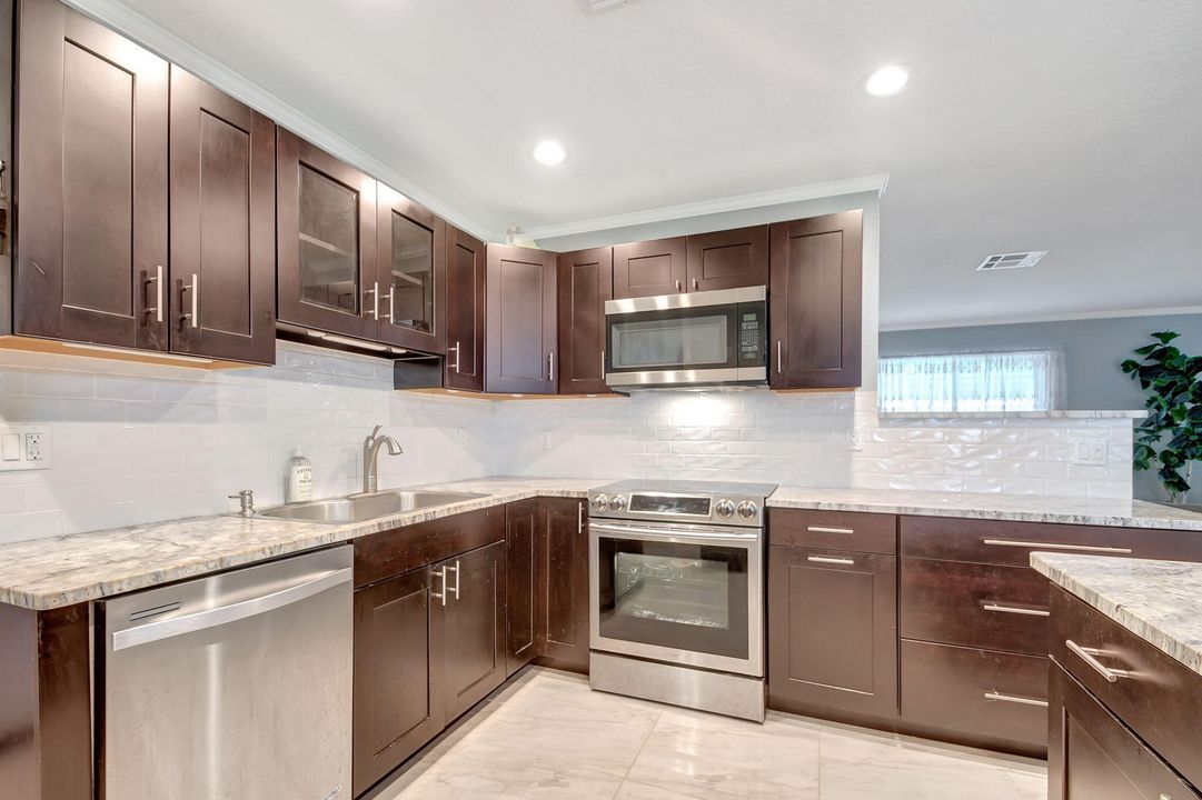 For Sale: $360,000 (2 beds, 2 baths, 1624 Square Feet)