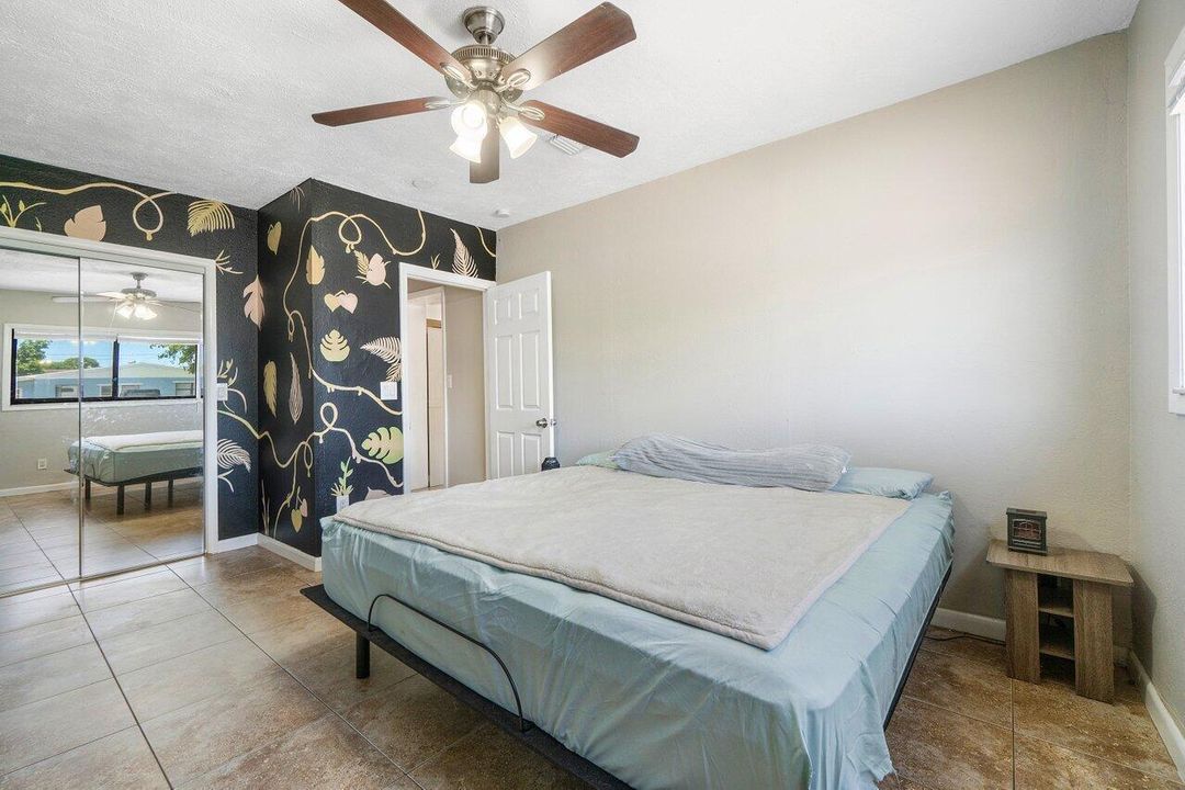 For Sale: $385,000 (3 beds, 1 baths, 916 Square Feet)