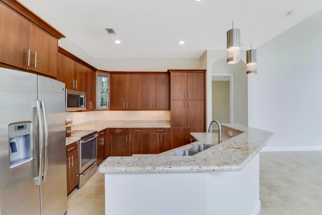 Active With Contract: $710,000 (3 beds, 3 baths, 2467 Square Feet)