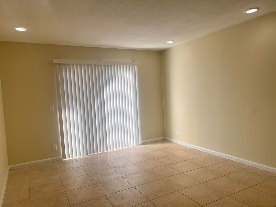 For Rent: $1,600 (1 beds, 1 baths, 625 Square Feet)