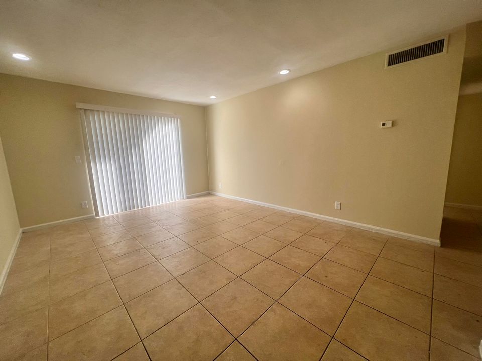 For Rent: $1,600 (1 beds, 1 baths, 625 Square Feet)