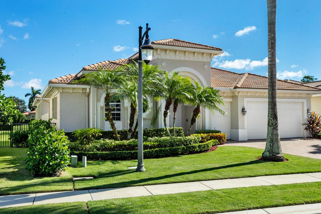 For Sale: $2,575,000 (4 beds, 3 baths, 3600 Square Feet)