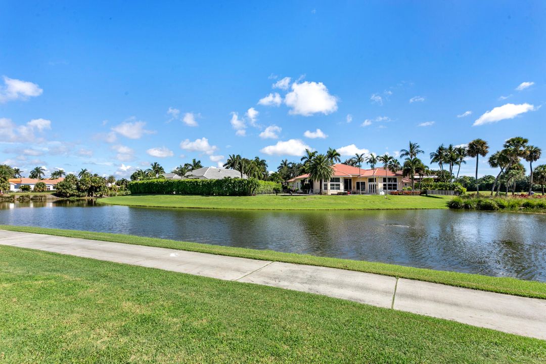 For Sale: $2,575,000 (4 beds, 3 baths, 3600 Square Feet)