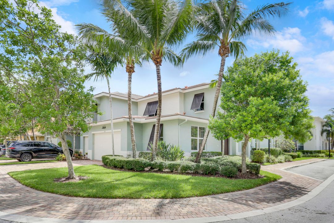 Active With Contract: $710,000 (3 beds, 3 baths, 2467 Square Feet)