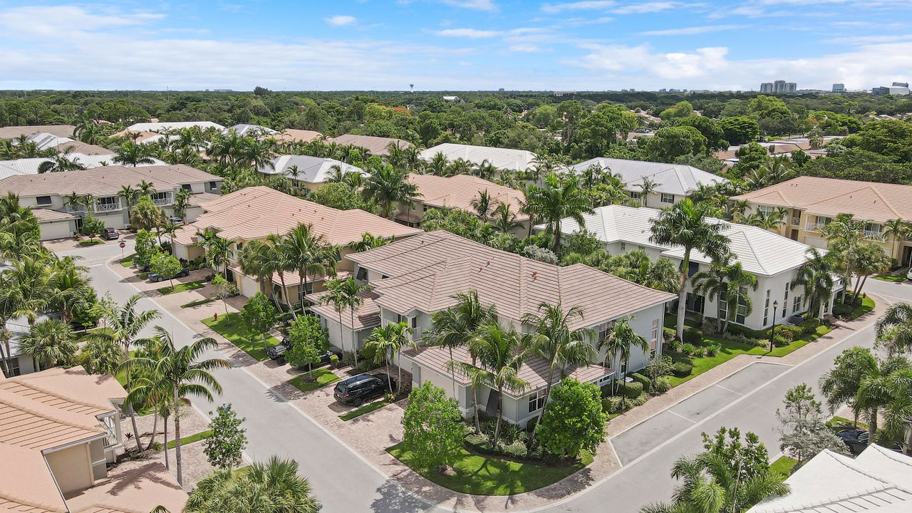 Active With Contract: $710,000 (3 beds, 3 baths, 2467 Square Feet)