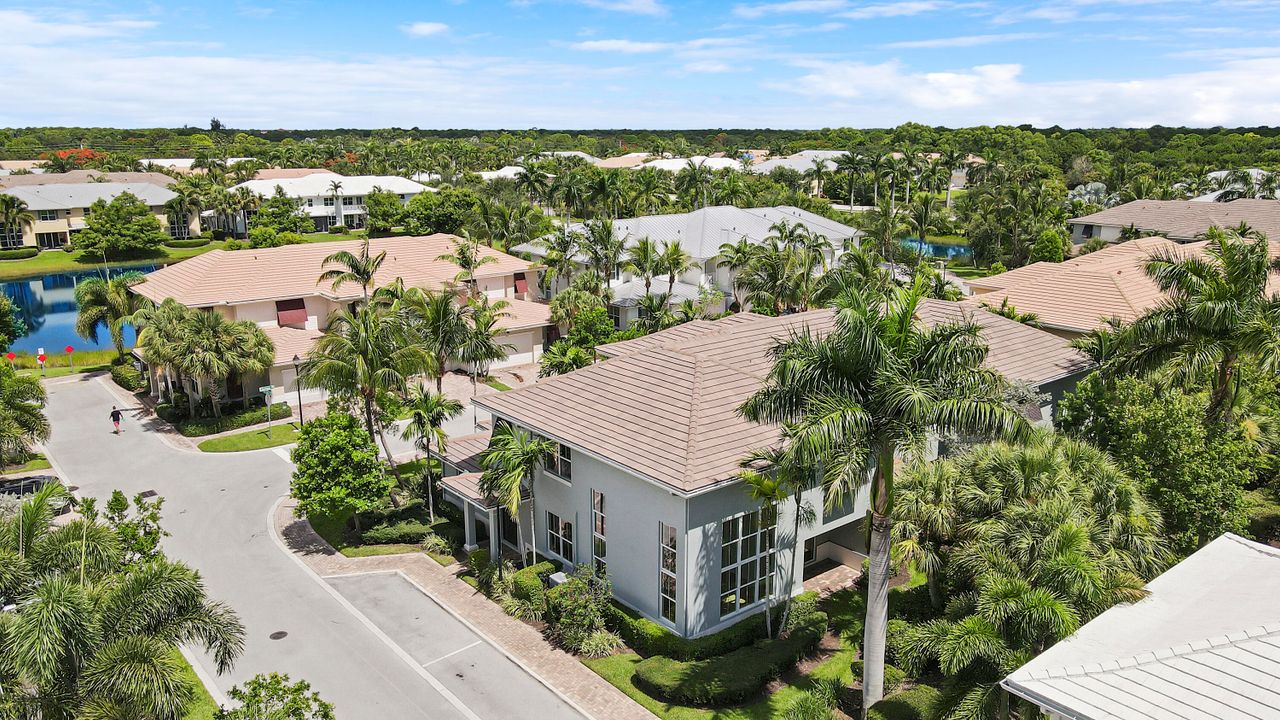 For Sale: $710,000 (3 beds, 3 baths, 2467 Square Feet)