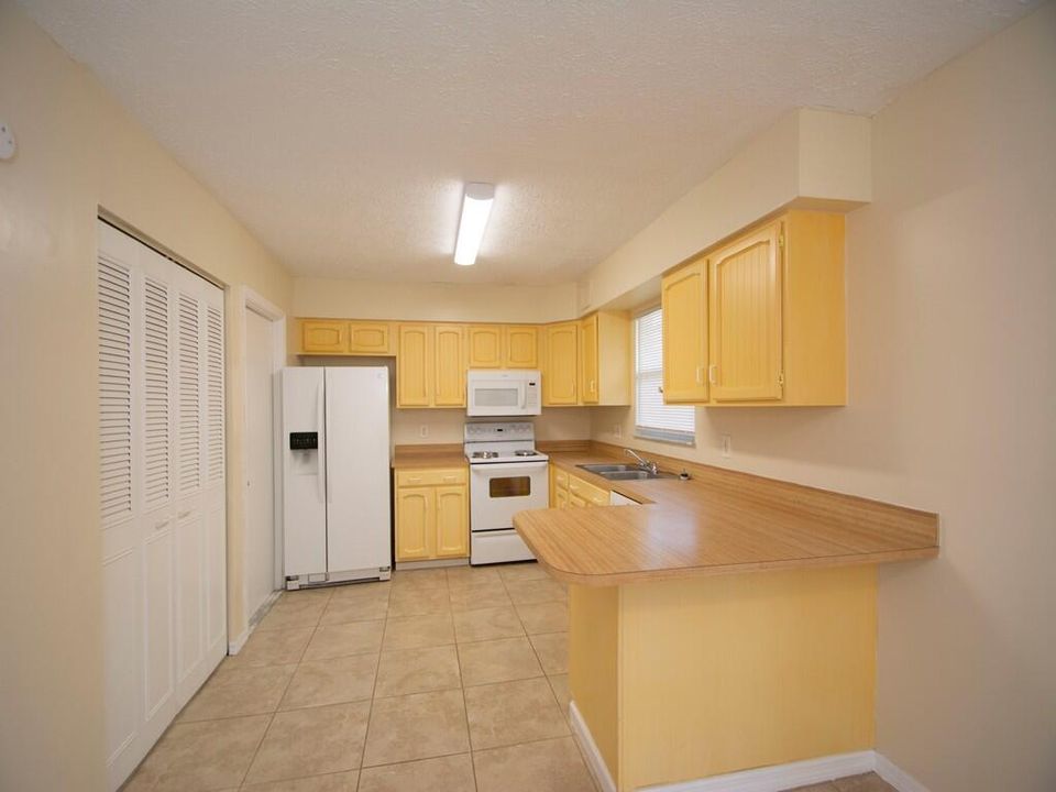 For Rent: $2,150 (2 beds, 2 baths, 1211 Square Feet)