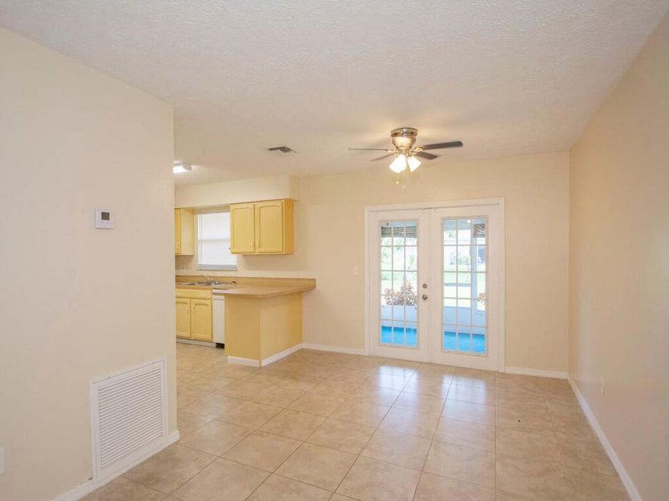 For Rent: $2,150 (2 beds, 2 baths, 1211 Square Feet)