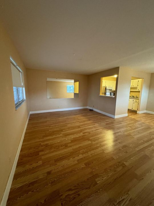 For Rent: $1,350 (1 beds, 1 baths, 720 Square Feet)